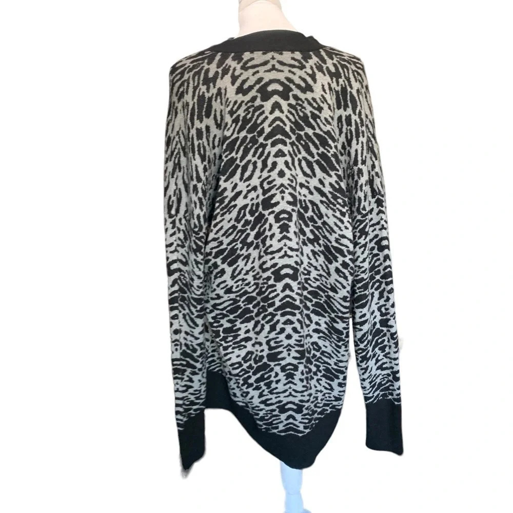Equipment Femme Leopard Print Cardigan in Grey and Black XL - Picture 2 of 5